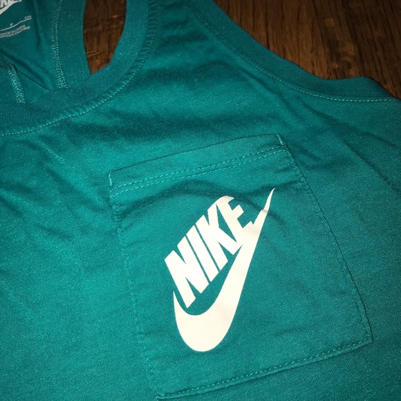 NIKE women’s athletic tank - Picture 2 of 4